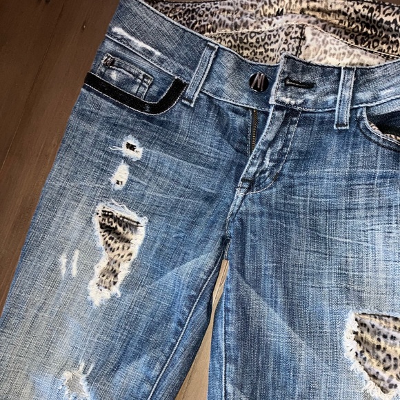 Guess by Marciano Leopard Distressed Jeans Size 27 - Picture 8 of 14